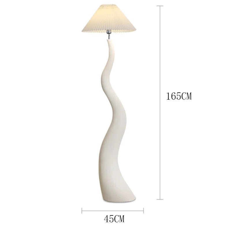 Lampadaire nordique rétro en ferronnerie, lumière chaude pour salon et chambre - Luminous Place