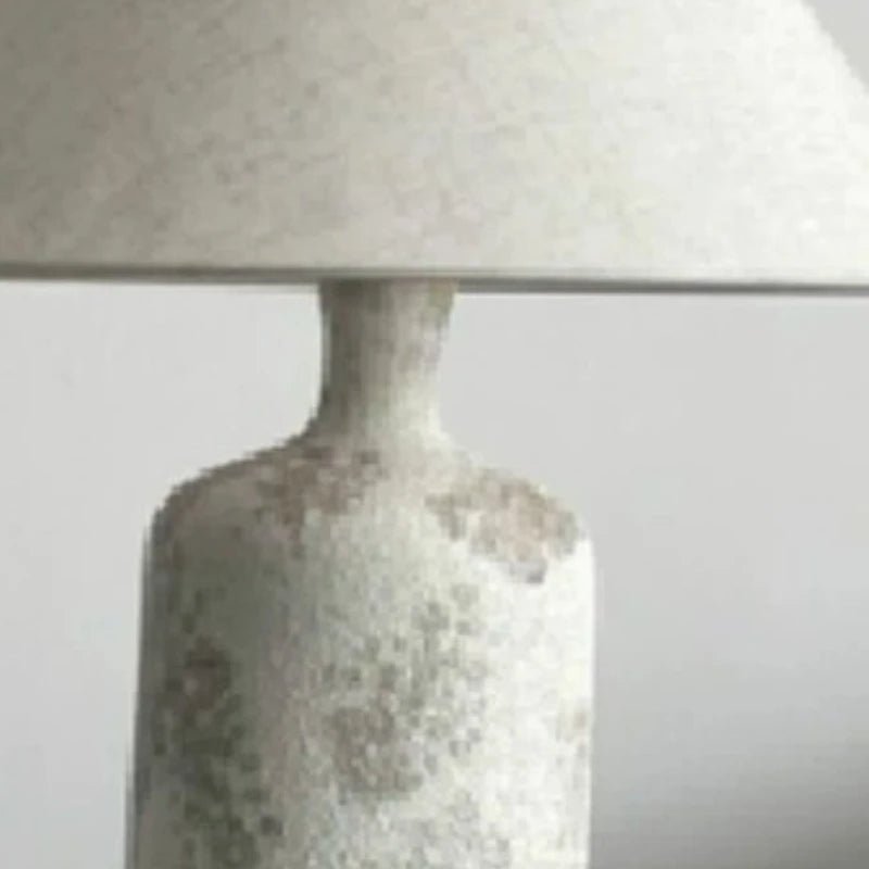 Lampe de table en céramique Wabi - Sabi, lumière d’ambiance rétro pour lecture - Luminous Place