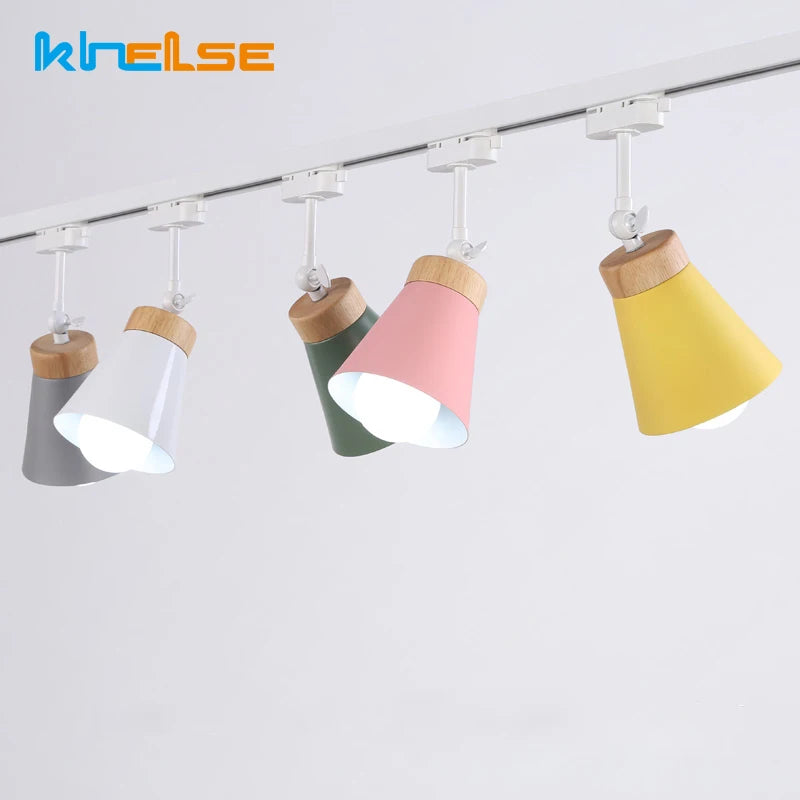 Plafonnier LED sur Rail Nordique en Fer et Bois, Éclairage Moderne Salon