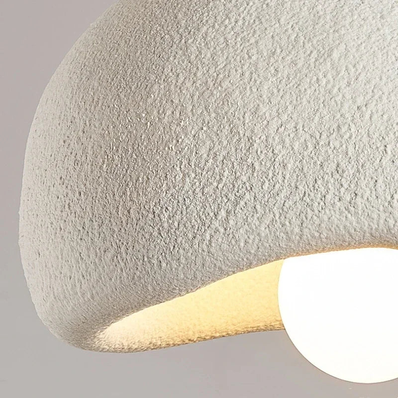 Suspension Wabi Sabi en résine et métal, éclairage LED intérieur design