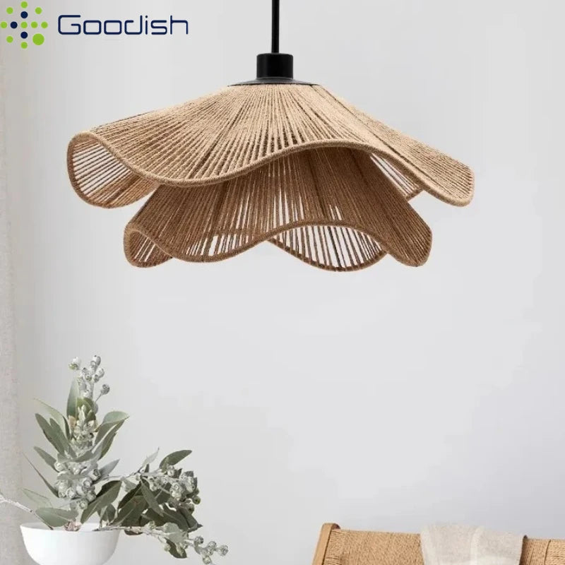 Suspension vintage en rotin tissé forme fleur Wabi Sabi lumière chaude