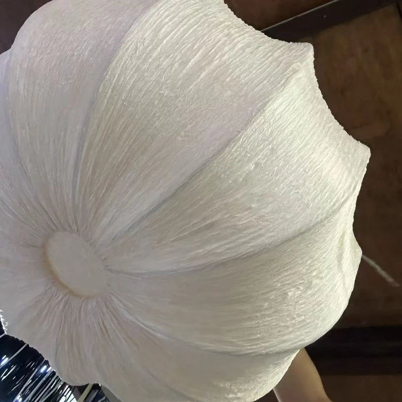 Suspension Lustre français pétale nordique en tissu crème, lumière chaude élégante pour salon et chambre