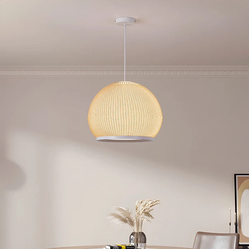 Suspension moderne en fer forgé et acrylique pour intérieur chaleureux