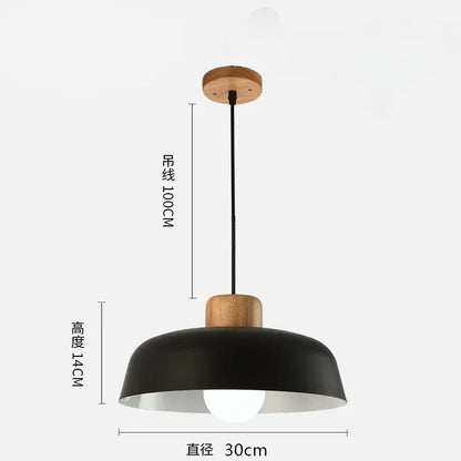 Suspension design nordique moderne en aluminium, lumière chaude et ambiance cosy