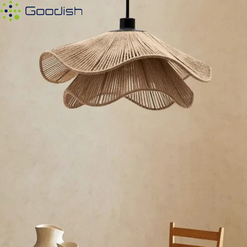 Suspension vintage en rotin tissé forme fleur Wabi Sabi lumière chaude