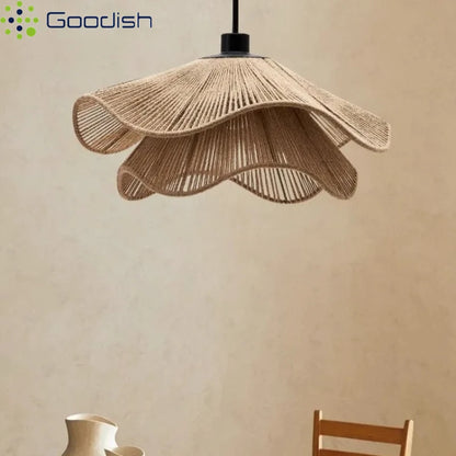 Suspension vintage en rotin tissé forme fleur Wabi Sabi lumière chaude