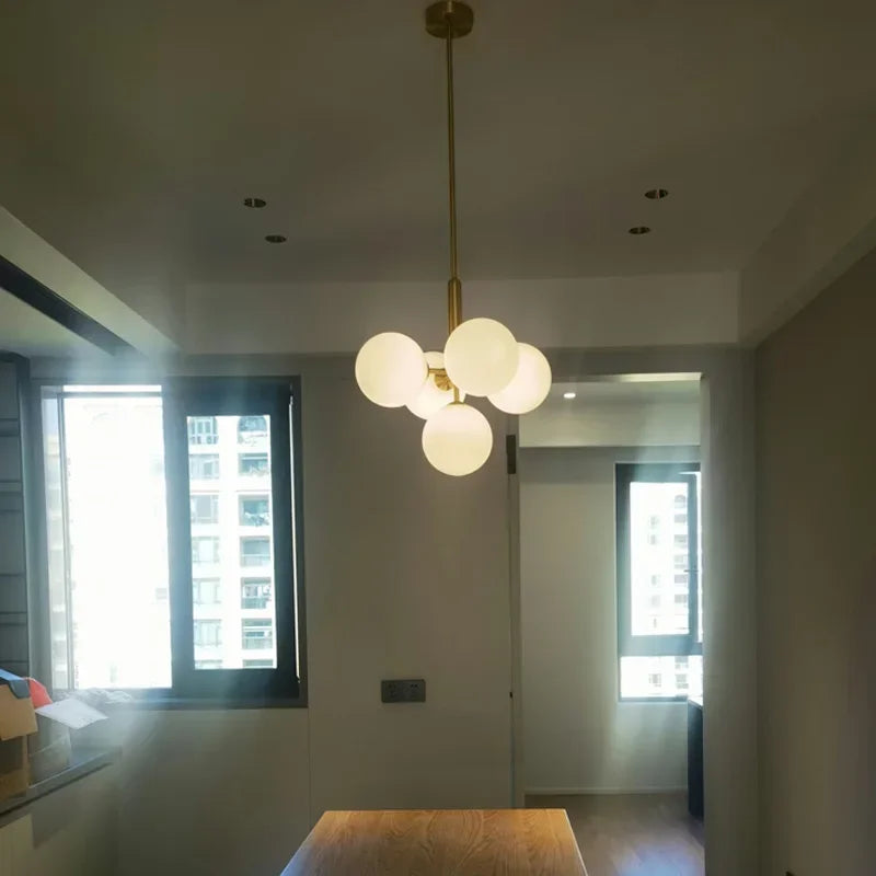 Suspension LED en verre dépoli au design moderne, lumière blanche chaude, luminaire plafond élégant