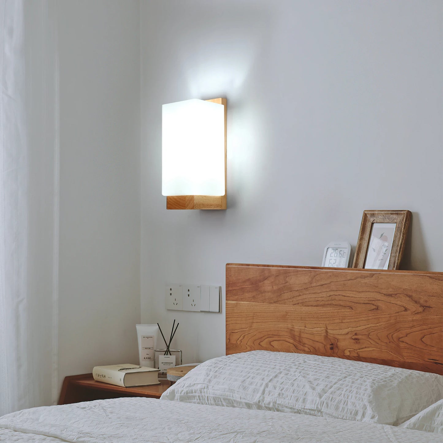 Applique Murale Bois et Verre Minimaliste E27, Lumière Chaude Ambiance Cosy