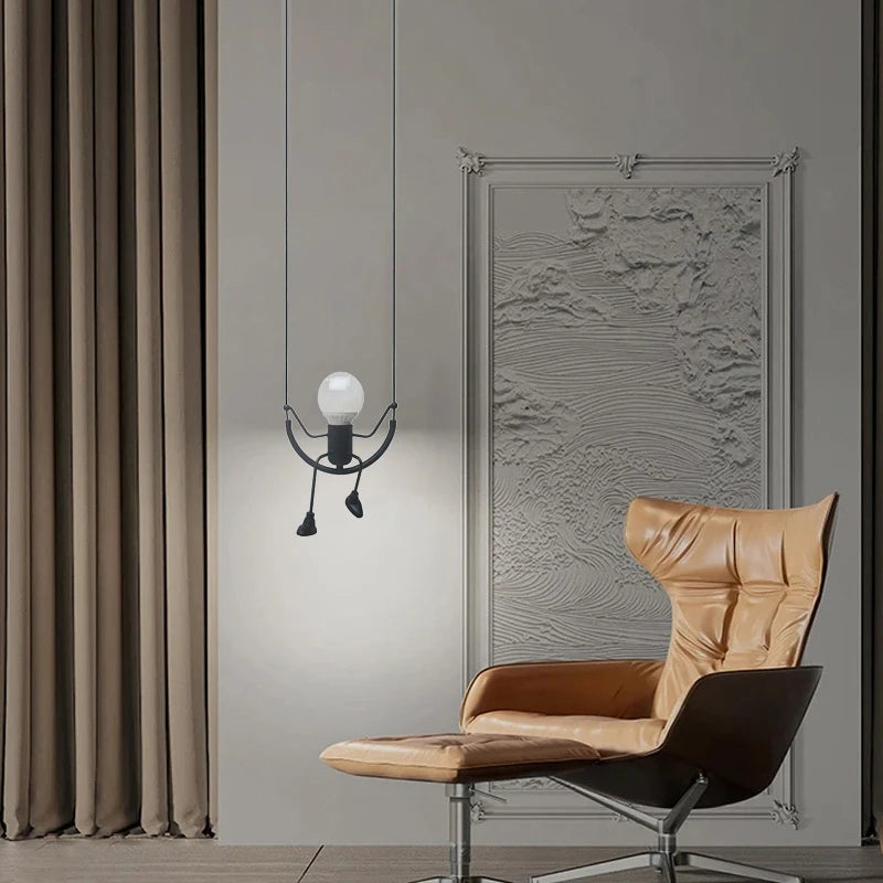 Suspension lustre moderne assis petit homme noir E27 pour chambre enfant