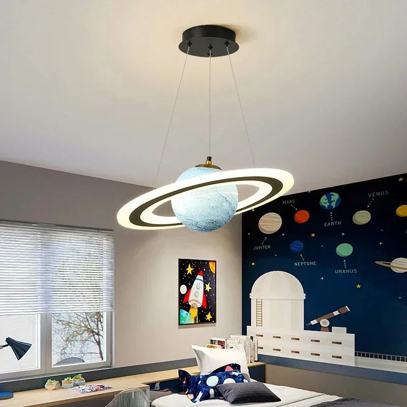 Suspension LED Nordique Planète en Fer et Verre, Lumière Chaude, Décor Salon et Chambre Enfant