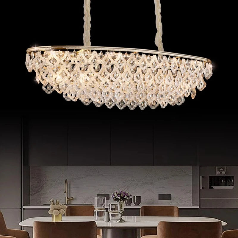 Lustre suspendu en cristal doré, design moderne, lumière chaleureuse pour salon et salle à manger