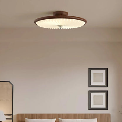 Plafonnier rétro crème style ancien en fer effet bois de noyer, lumière chaleureuse