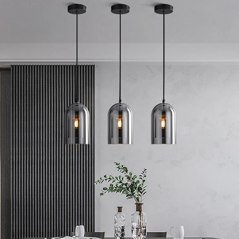 Plafonnier LED minimaliste en verre et métal noir, design moderne pour intérieur