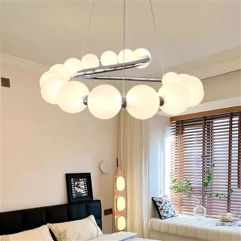 Suspension LED ronde en verre moderne pour intérieur luxe et ambiance chaleureuse