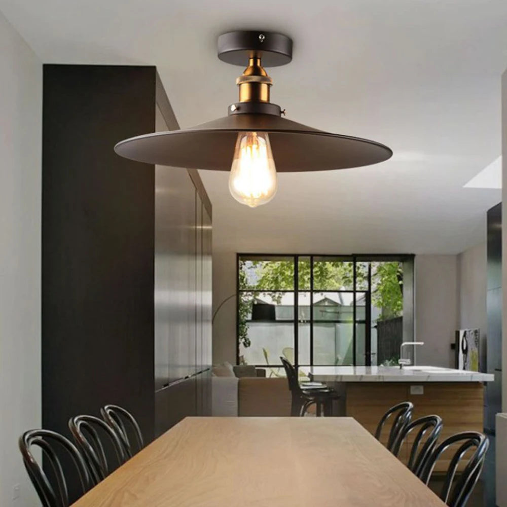 Plafonnier industriel vintage en fer noir, éclairage chaleureux pour salon et cuisine