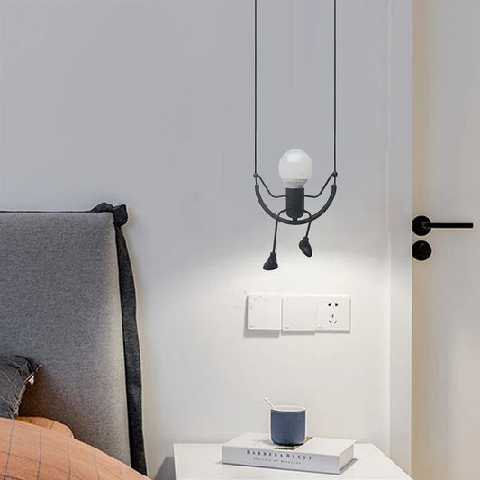 Suspension lustre moderne assis petit homme noir E27 pour chambre enfant