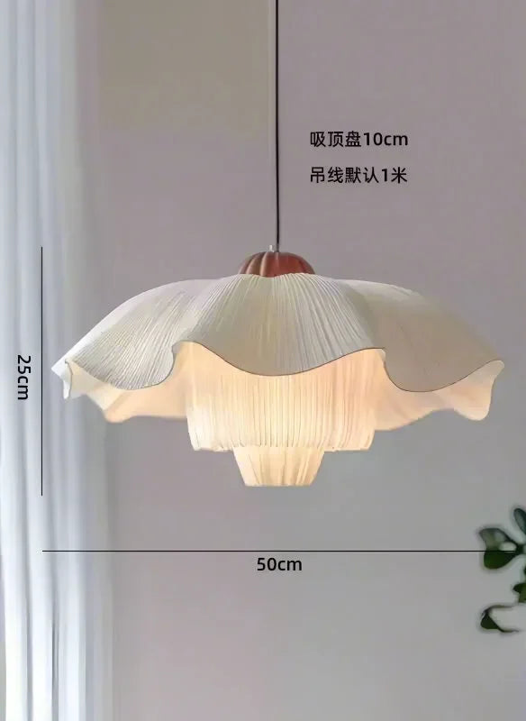 Suspension Lustre français pétale nordique en tissu crème, lumière chaude élégante pour salon et chambre