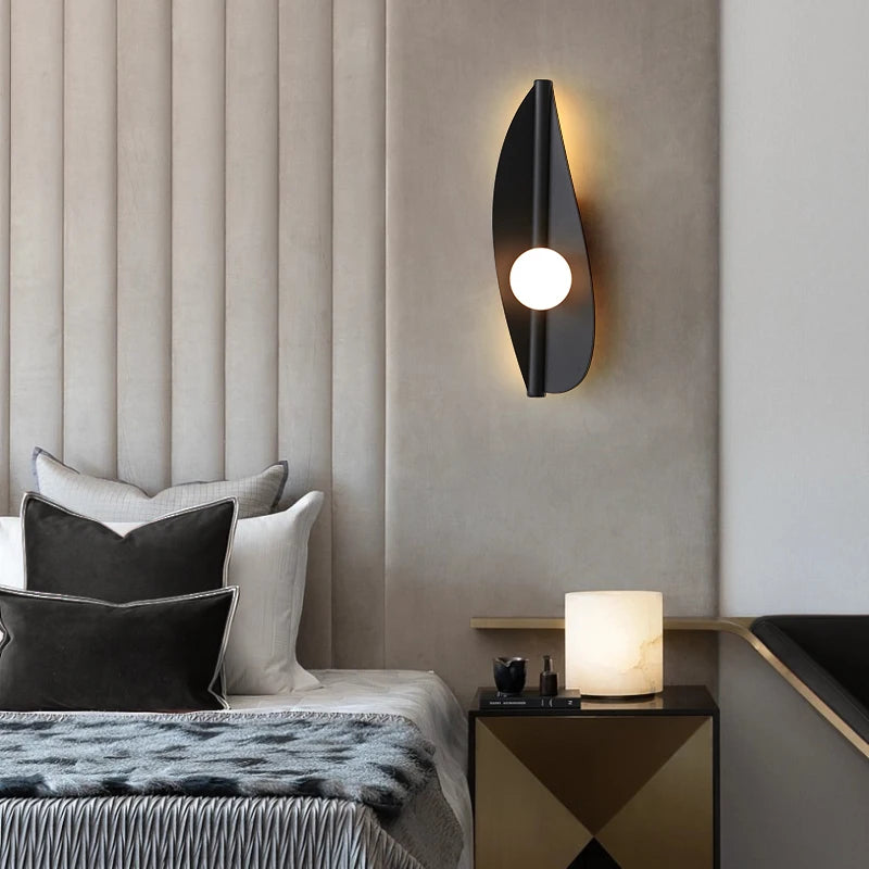 Applique Murale Leaf en Alliage Forgé, Lumière Chaude Décorative pour Chambre et Salon