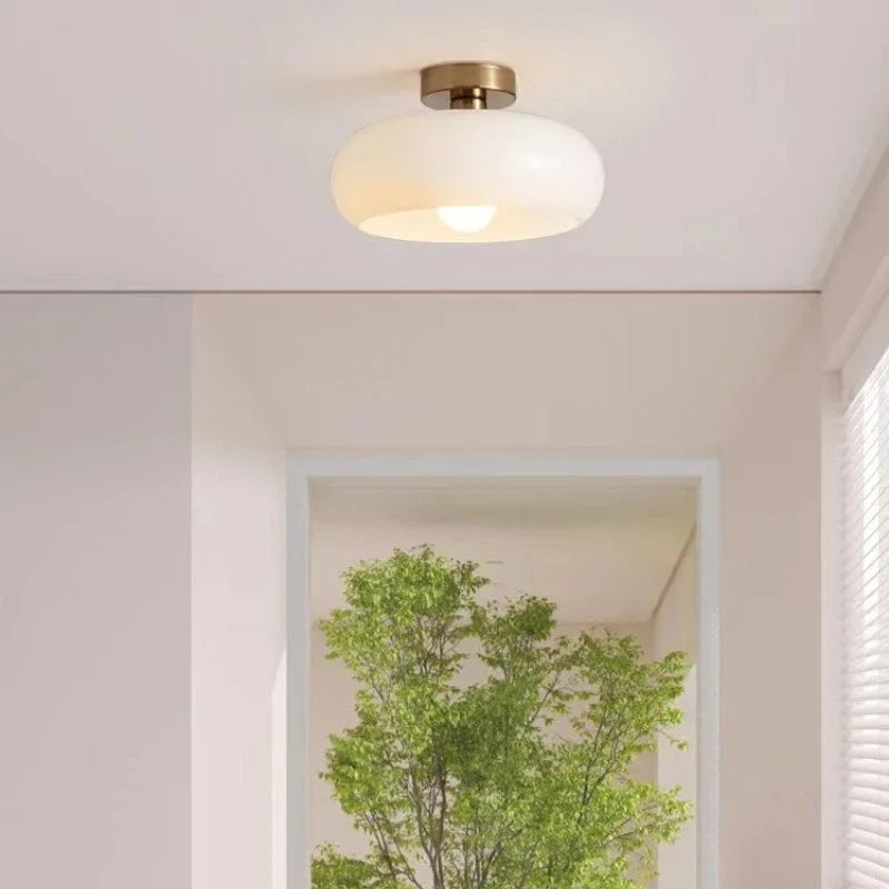 Suspension Bauhaus en verre blanc et orange, éclairage chaleureux pour intérieur moderne