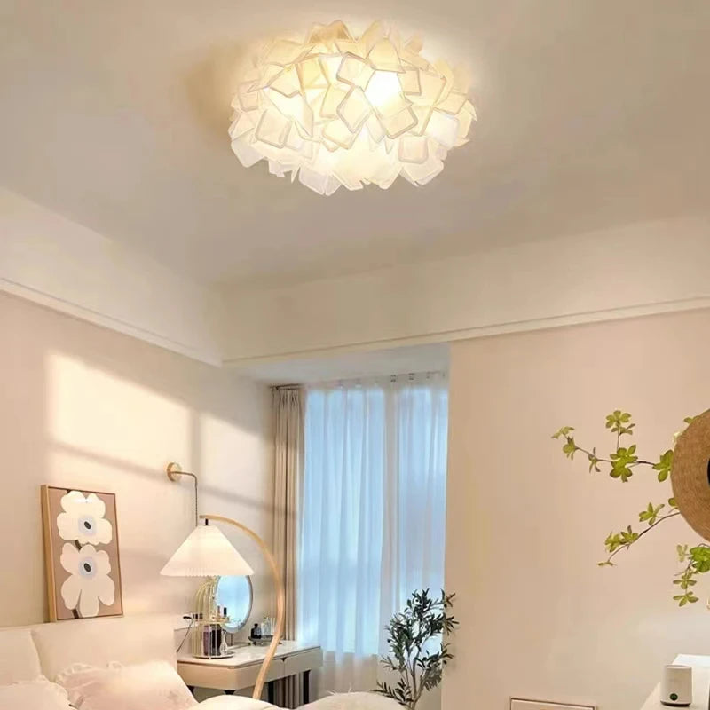 Plafonnier suspension pétale design italien en PVC blanc, lumière chaude romantique