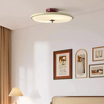 Plafonnier rétro crème style ancien en fer effet bois de noyer, lumière chaleureuse