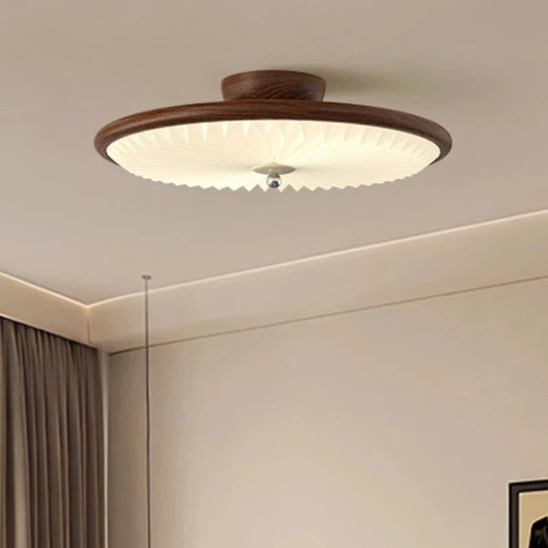 Plafonnier rétro crème style ancien en fer effet bois de noyer, lumière chaleureuse