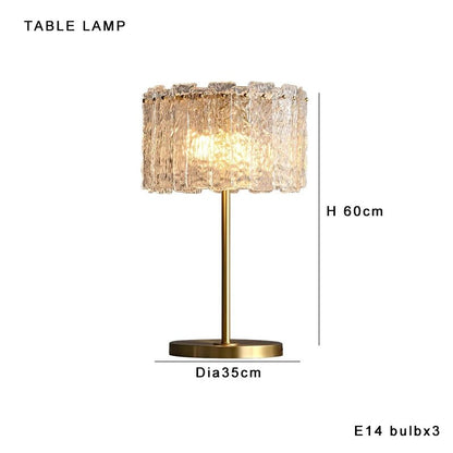 Lampadaire en laiton et verre transparent, lumière d'ambiance chaleureuse, design moderne - Luminous Place