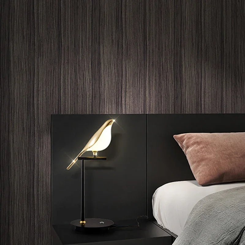 Lampadaire LED autoportant oiseau en acrylique design Art Déco - Luminous Place