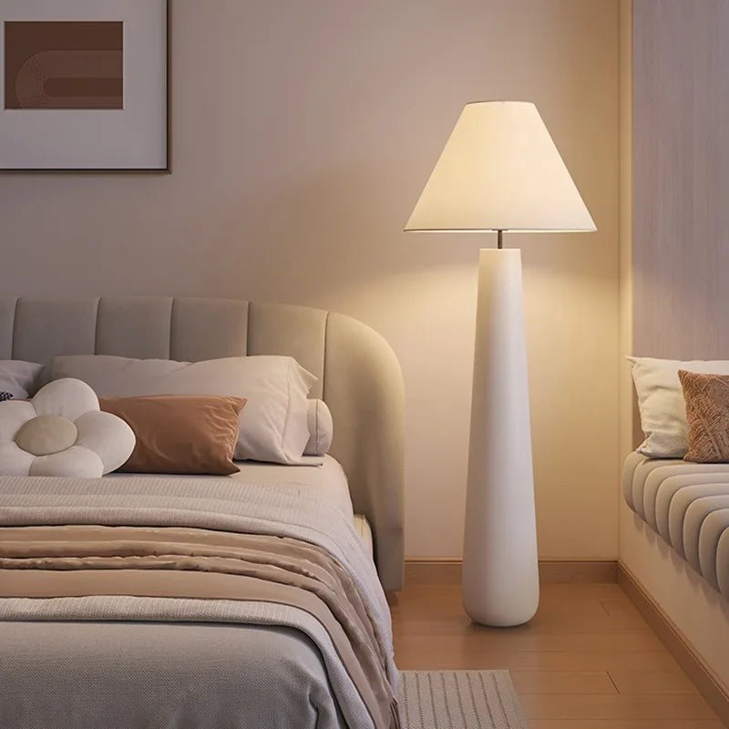 Lampadaire LED design moderne en forme de point d’interrogation, ambiance cosy - Luminous Place