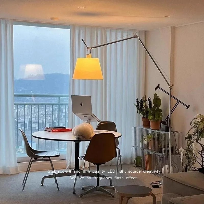 Lampadaire LED industriel en métal, bras réglable télescopique, ambiance cosy - Luminous Place