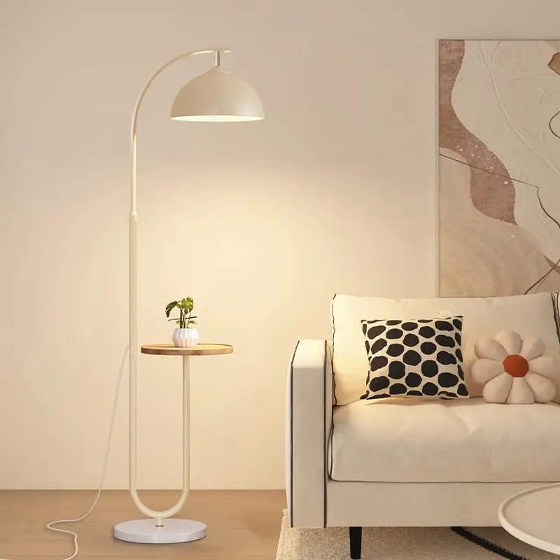 Lampadaire Nordique 2025 avec Table d'Appoint Multifonction en Fer et Bois, Lumière LED Ambiance Cosy - Luminous Place