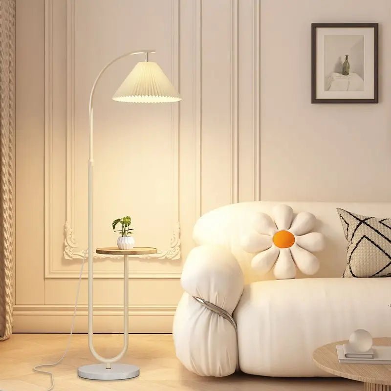 Lampadaire Nordique 2025 avec Table d'Appoint Multifonction en Fer et Bois, Lumière LED Ambiance Cosy - Luminous Place