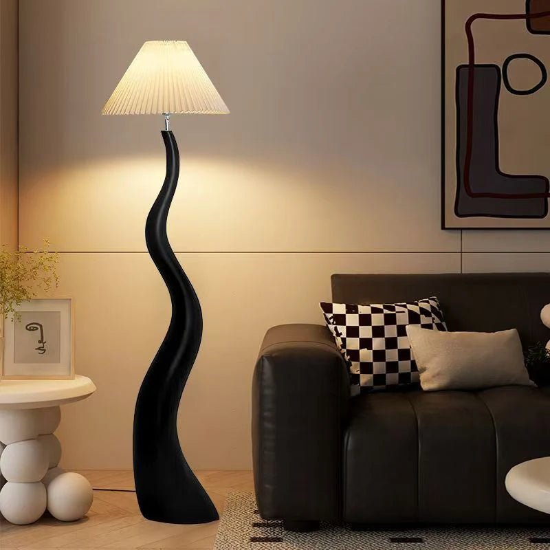 Lampadaire nordique rétro en ferronnerie, lumière chaude pour salon et chambre - Luminous Place