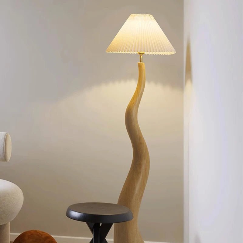 Lampadaire nordique rétro en ferronnerie, lumière chaude pour salon et chambre - Luminous Place