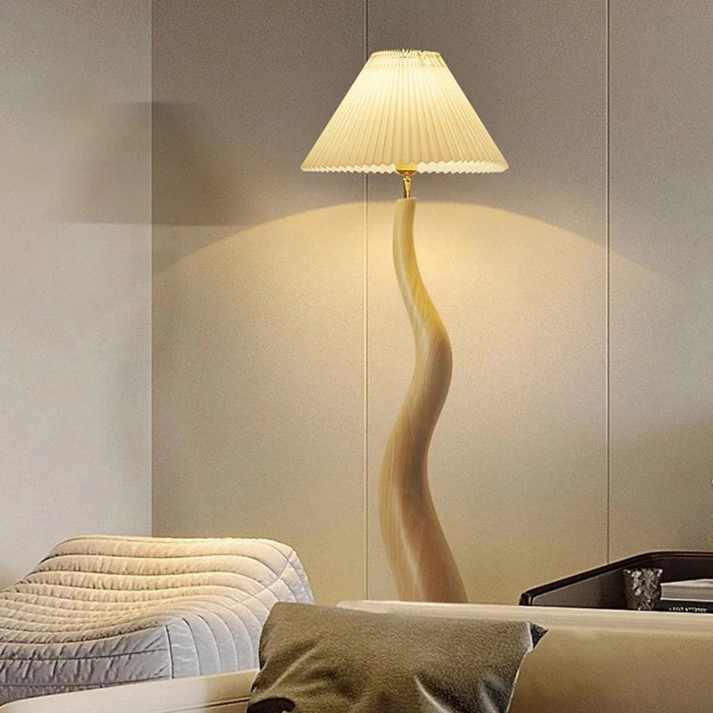 Lampadaire nordique rétro en ferronnerie, lumière chaude pour salon et chambre - Luminous Place