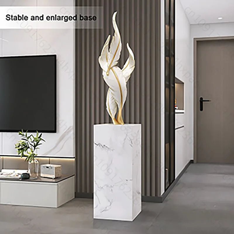 Lampadaire sculpture de sol en plumes résine, décor moderne et élégant - Luminous Place