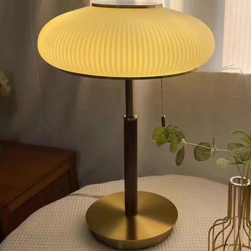 Lampe de table Bauhaus en verre, éclairage d’intérieur simple et cosy - Luminous Place