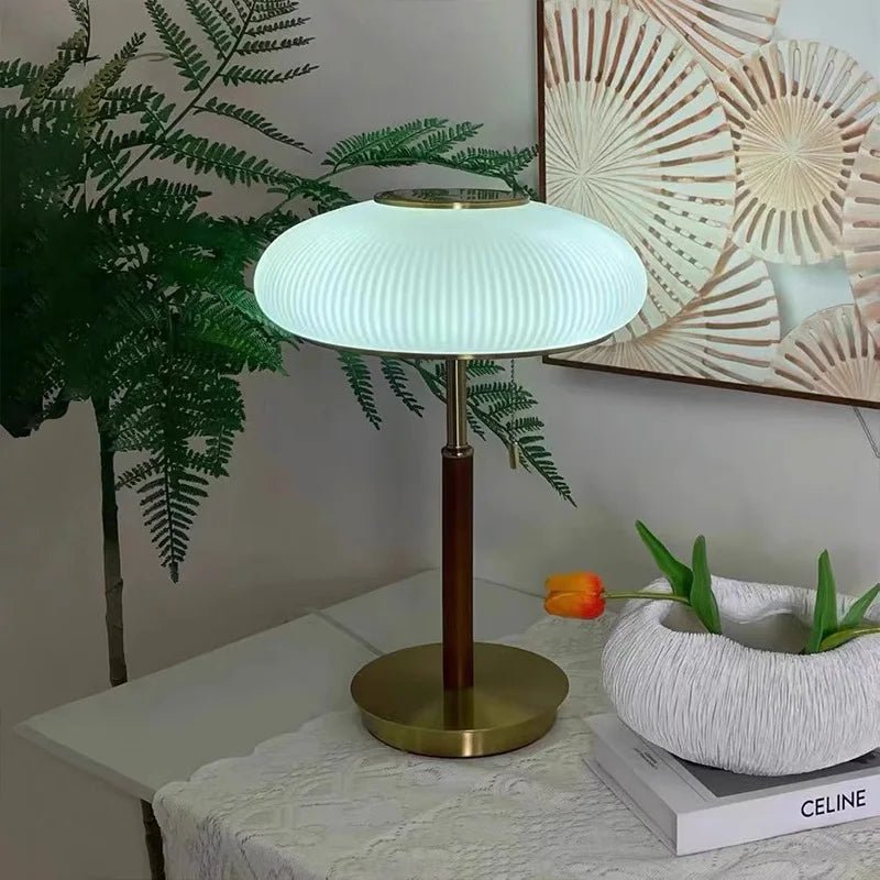 Lampe de table Bauhaus en verre, éclairage d’intérieur simple et cosy - Luminous Place