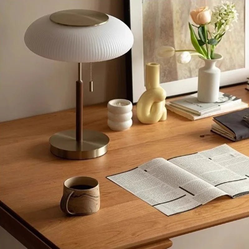 Lampe de table Bauhaus en verre, éclairage d’intérieur simple et cosy - Luminous Place