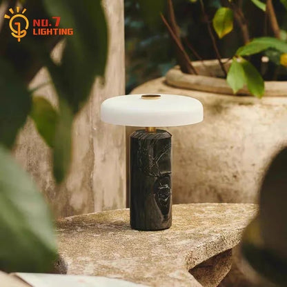 Lampe de table danoise en marbre avec éclairage LED tactile, ambiance cosy - Luminous Place