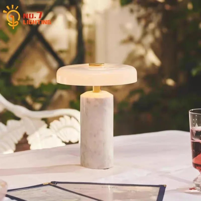 Lampe de table danoise en marbre avec éclairage LED tactile, ambiance cosy - Luminous Place
