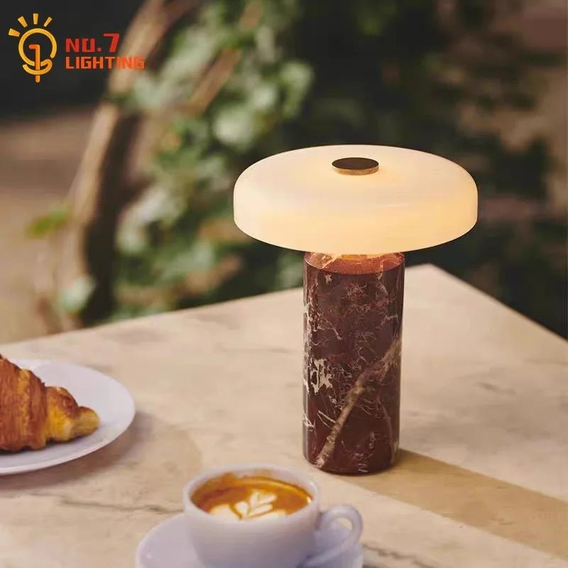 Lampe de table danoise en marbre avec éclairage LED tactile, ambiance cosy - Luminous Place