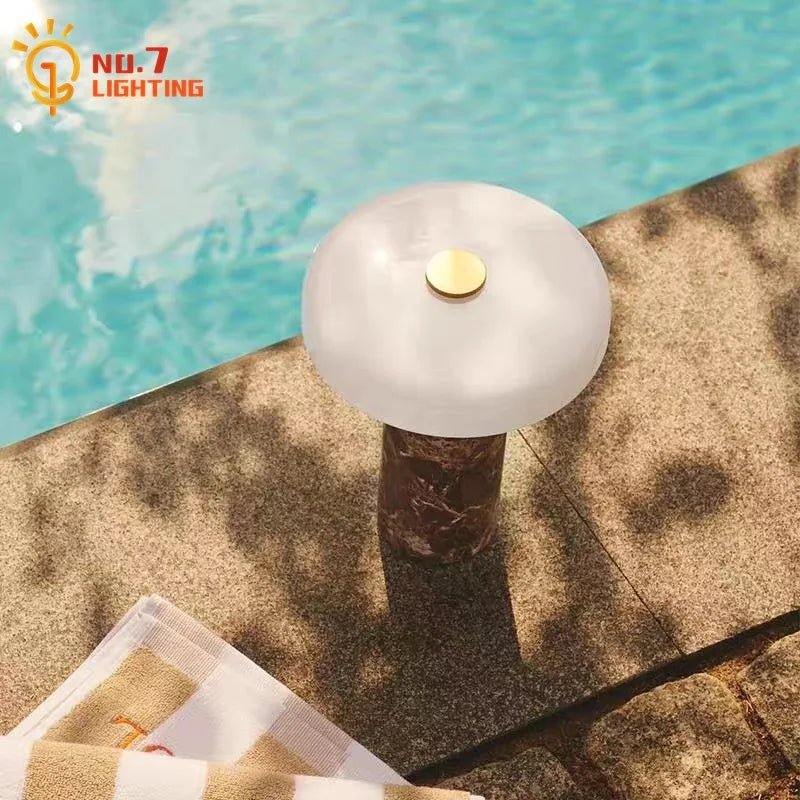 Lampe de table danoise en marbre avec éclairage LED tactile, ambiance cosy - Luminous Place