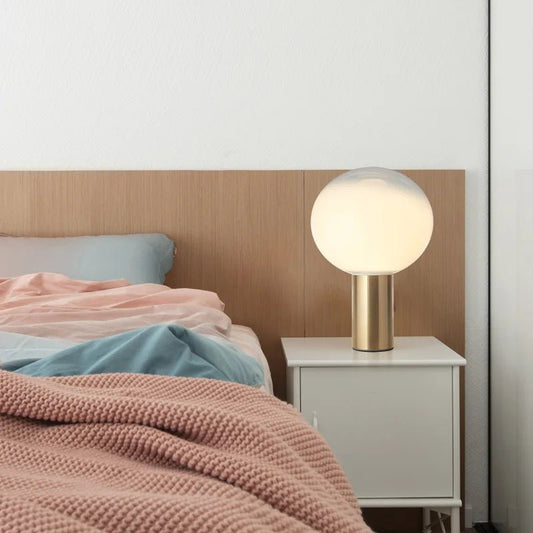 Lampe de table design lumineux pour bureau et salon, ambiance chaleureuse - Luminous Place