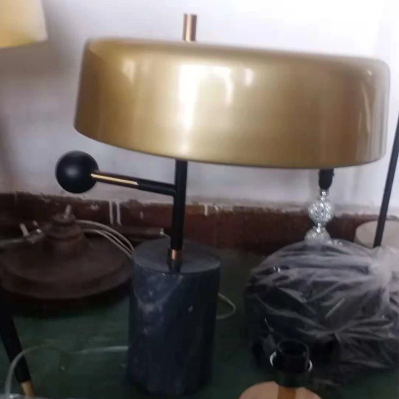 Lampe de table design nordique en marbre, lumière LED chaleureuse pour salon et bureau - Luminous Place