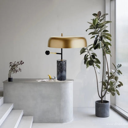 Lampe de table design nordique en marbre, lumière LED chaleureuse pour salon et bureau - Luminous Place