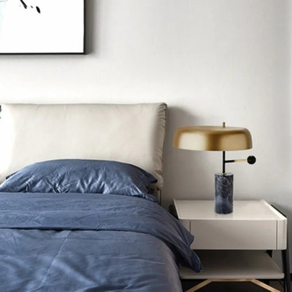 Lampe de table design nordique en marbre, lumière LED chaleureuse pour salon et bureau - Luminous Place