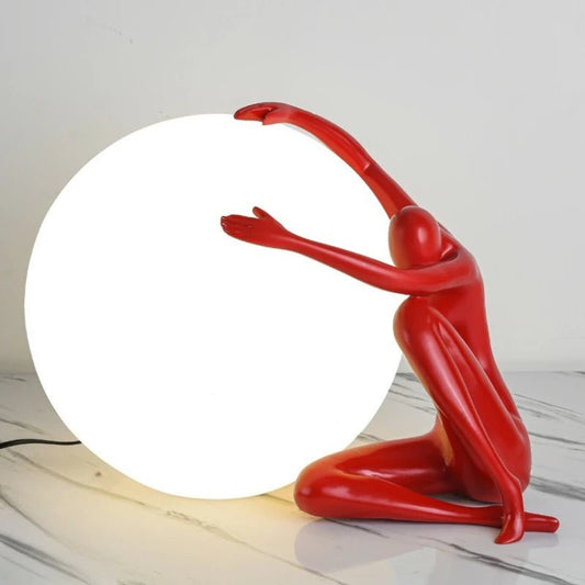Lampe de table design sculpture humaine avec lumière décorative boule, ambiance cosy pour salon et bureau - Luminous Place