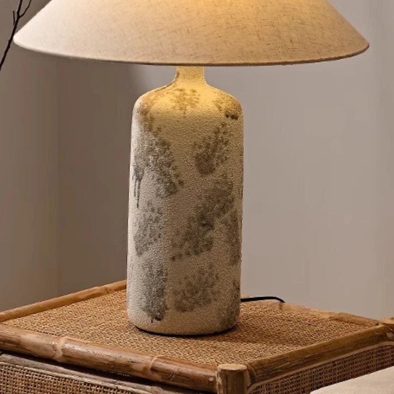 Lampe de table en céramique Wabi - Sabi, lumière d’ambiance rétro pour lecture - Luminous Place