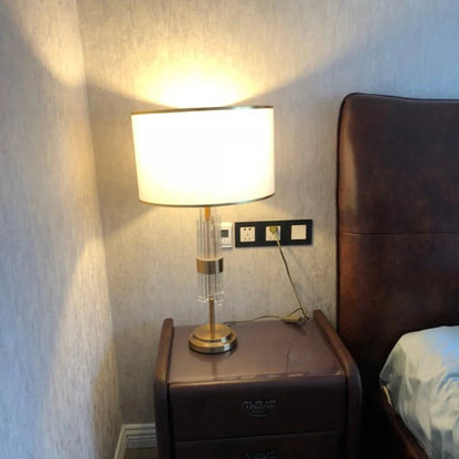 Lampe de table en cristal et fer avec abat - jour en tissu, éclairage LED chaleureux pour chambre et salon - Luminous Place
